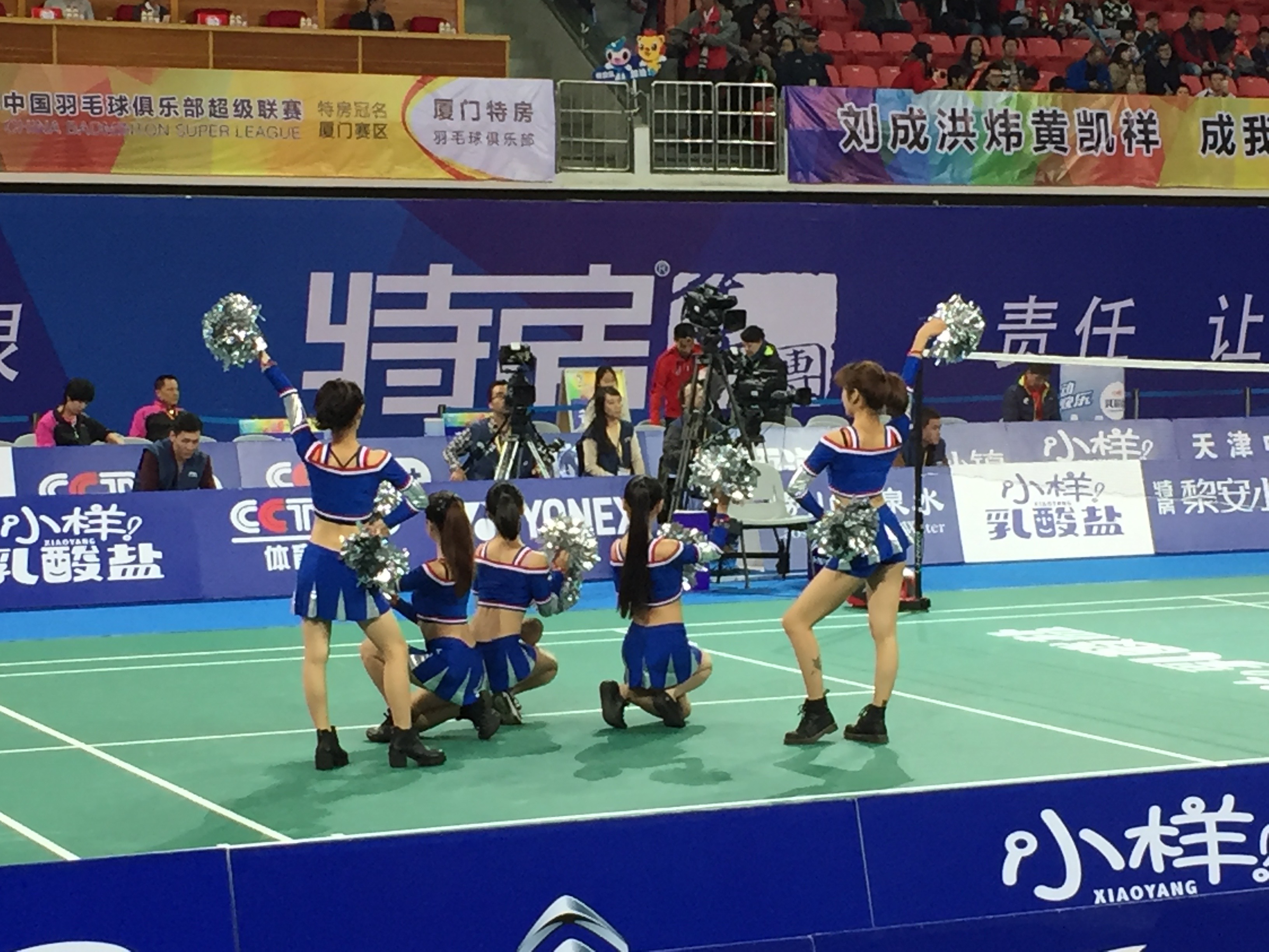 They had the worst cheerleaders come out and bounce around for a few minutes to Taylor Swift's "Shake if off." It was hilariously terrible. 